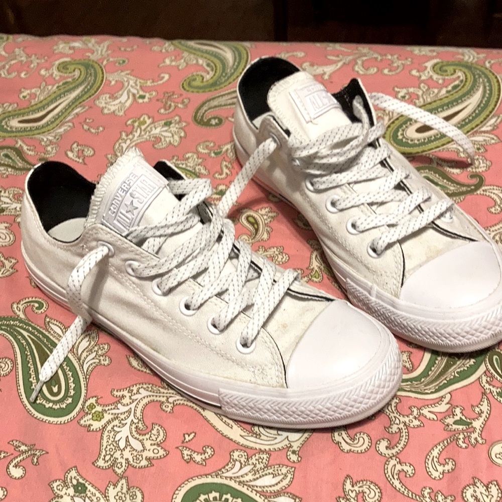 Unisex Converse All Star women’s size 9